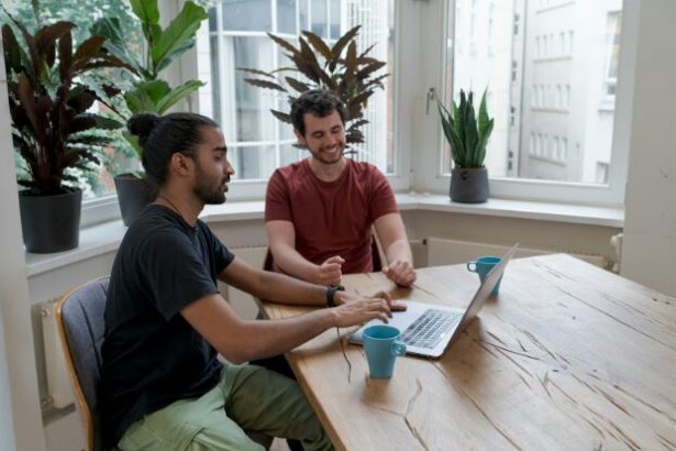 3-smart-tools-helping-businesses-work-smarter-in-2025